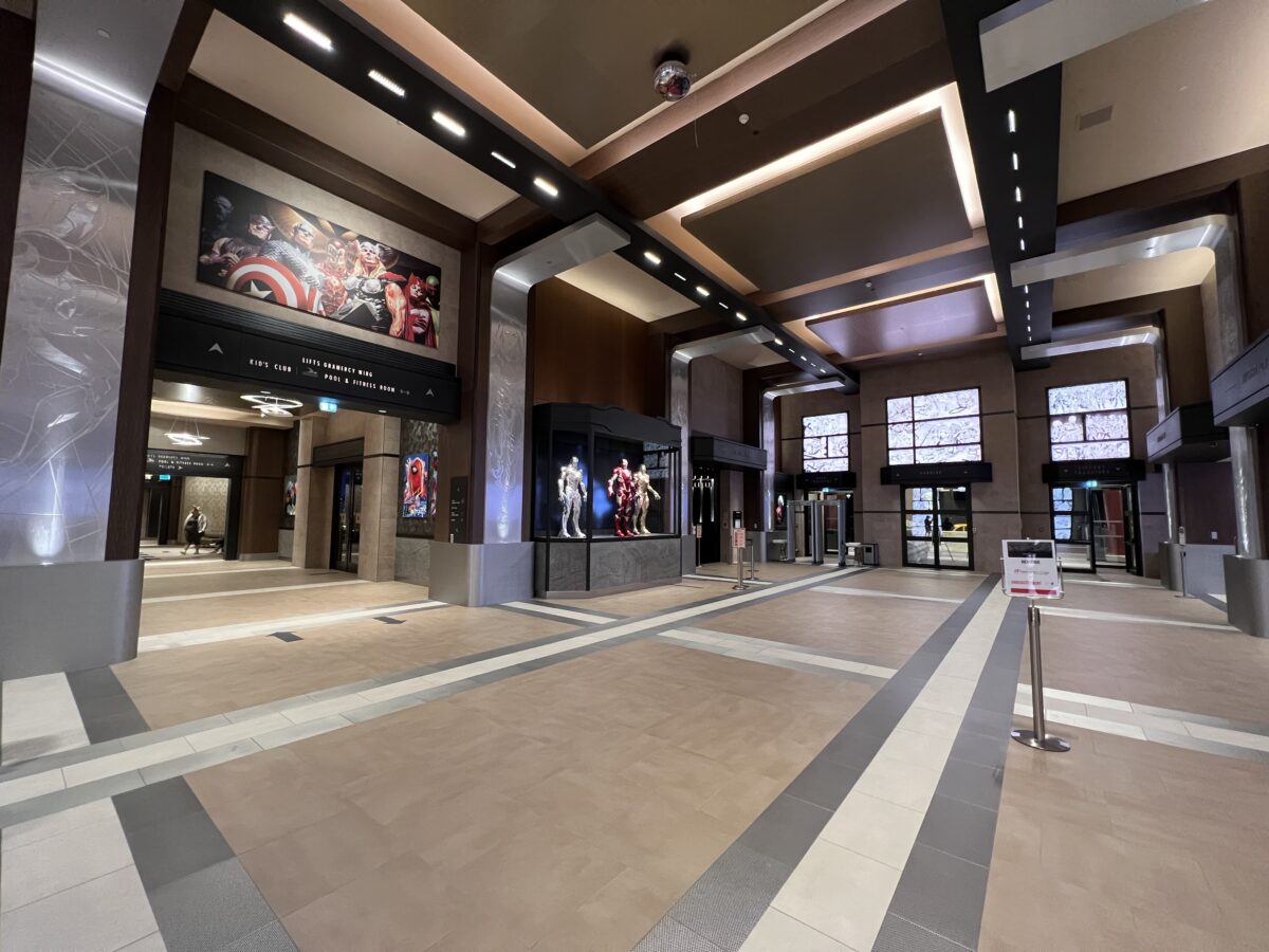 Hotel New York – The Art of Marvel: Der ultimative Guide zum 4 Sterne Hotel für alle Superhelden Fans in Disneyland Paris + Review 3 Hotel New York - The Art of Marvel lobby
