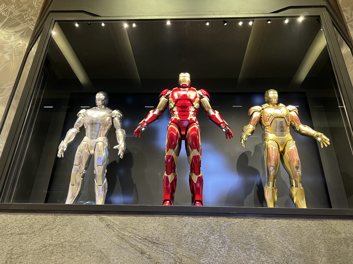 Hotel New York – The Art of Marvel: Der ultimative Guide zum 4 Sterne Hotel für alle Superhelden Fans in Disneyland Paris + Review 4 Iron Man suits