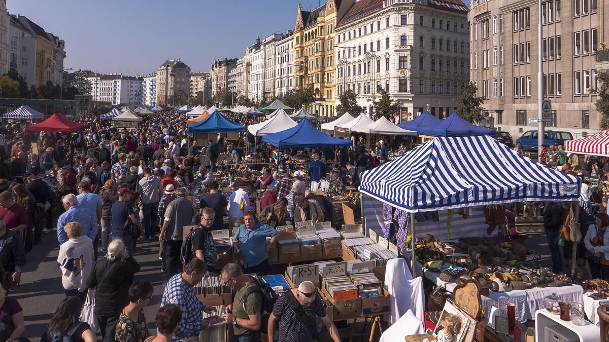 1600px Wien 06 Flohmarkt d