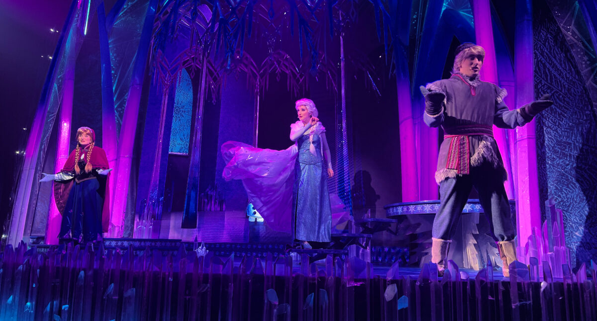 Anna, Elsa und Kristoff in Die Eiskönigin: eine musikalische Einladung in Disneyland Paris
