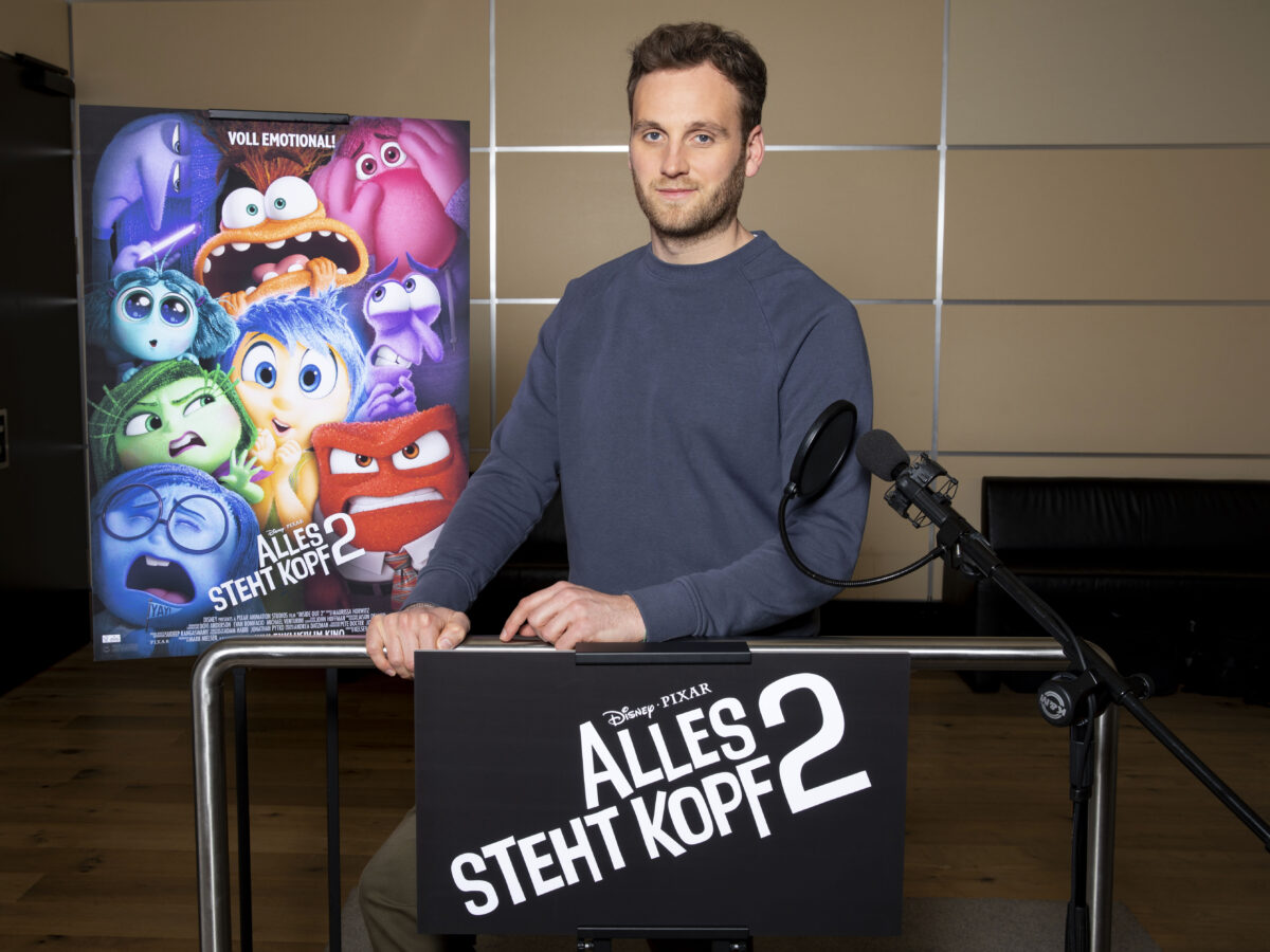 Update: Alle Synchronsprecher für ALLES STEHT KOPF 2 – Pixar Hit ab sofort im Kino 6 Dr. Leon Windscheid als Rileys Vater in Disney·Pixars "Alles steht Kopf 2"