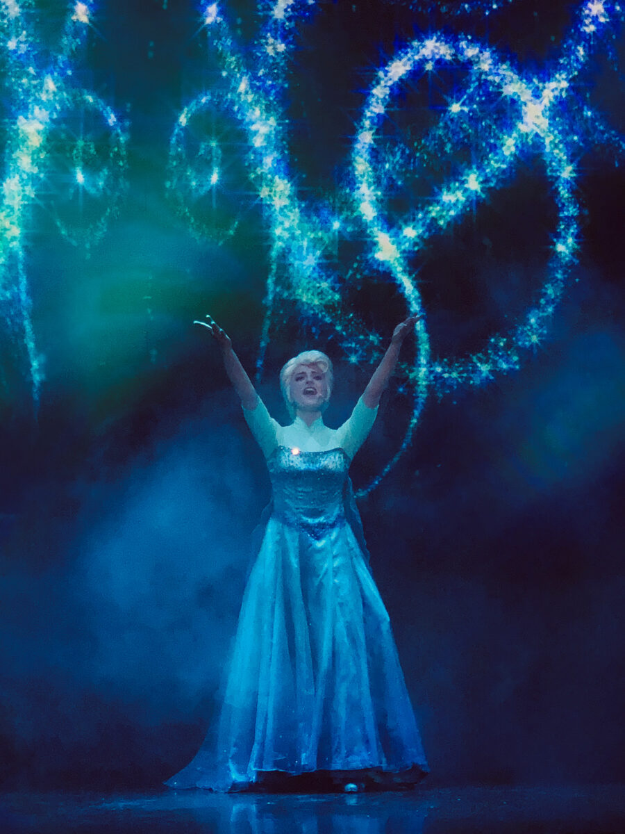 Königin Elsa singt ihr Lied Let It Go