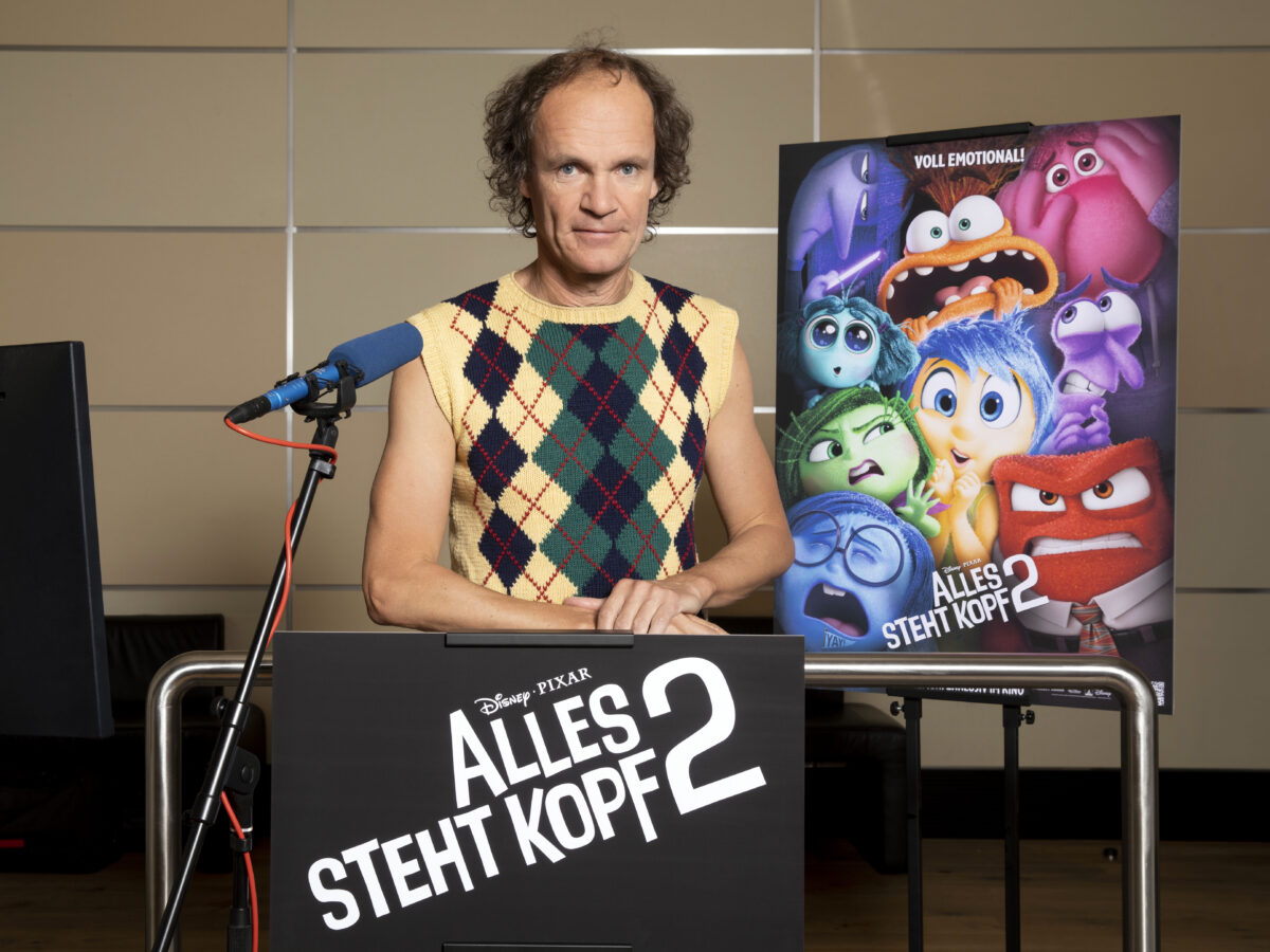 Update: Alle Synchronsprecher für ALLES STEHT KOPF 2 – Pixar Hit ab sofort im Kino 3 Olaf Schubert als deutsche Synchronstimme von Angst in Disney·Pixars "Alles steht Kopf 2"
