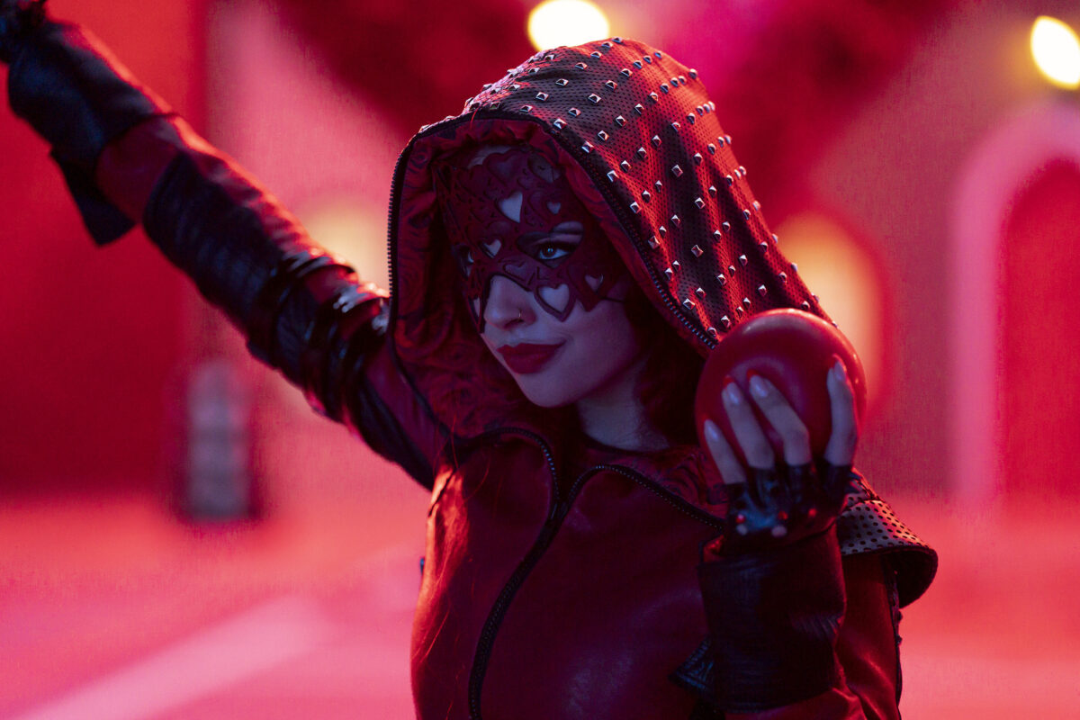 Kylie Cantrall als Prinzessin Red aus Wunderland