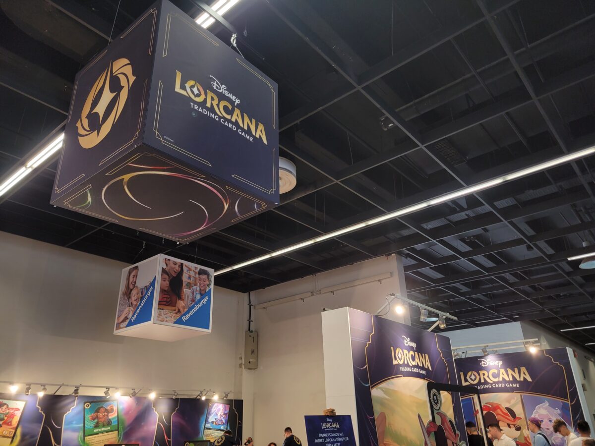 Das Disney Lorcana: Trading Card Game war auch auf der gamescom vertreten mit den neuen Himmelsleuchten Sets
