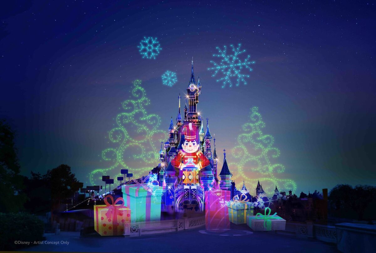 Xmas Special in der Disney Electrical Sky Parade inspiriert von it's a small world