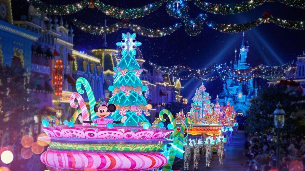 Der Disney Channel Weihnachtszauber 2024: Hier sind alle Weihnachts-Filme und Serien-Highlights im November und Dezember! 4 Mickys funkelnde Weihnachtsparade in Disneyland Paris erleben!