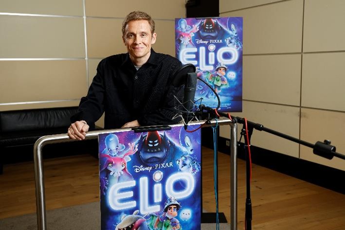 Matthias Schweighöfer als Tegman in Disney-Pixars Elio