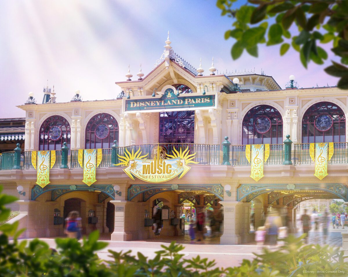 Disneyland Paris Station für das Disney Music Festival am Eingang des Disneyland Parks