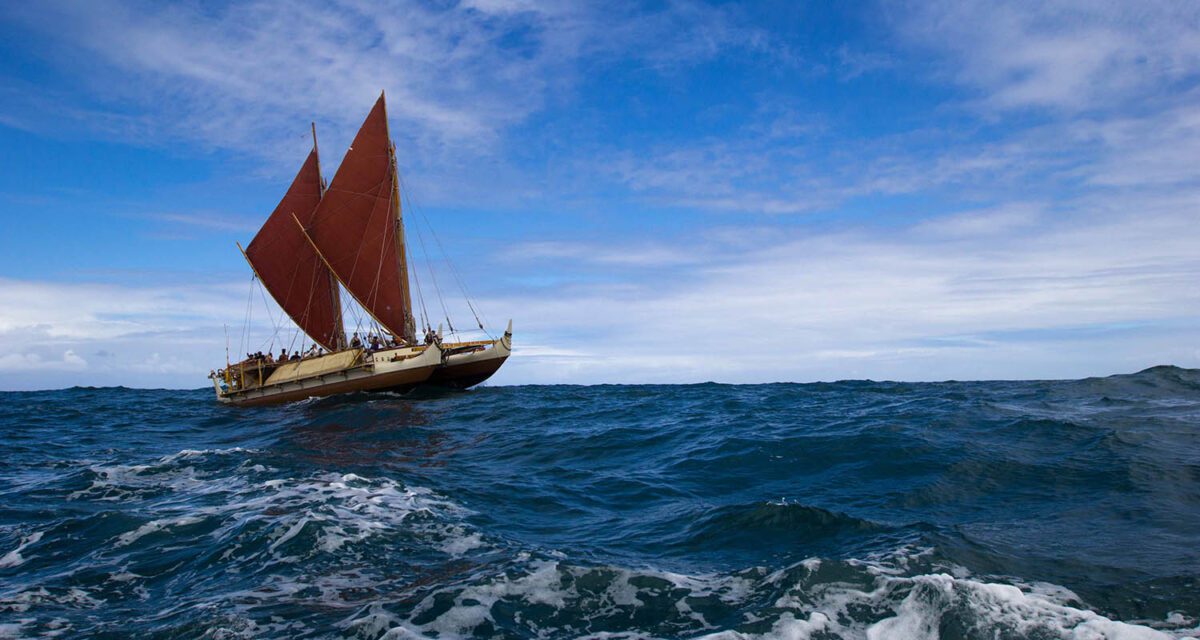 Die Hōkūleʻa auf hoher See
