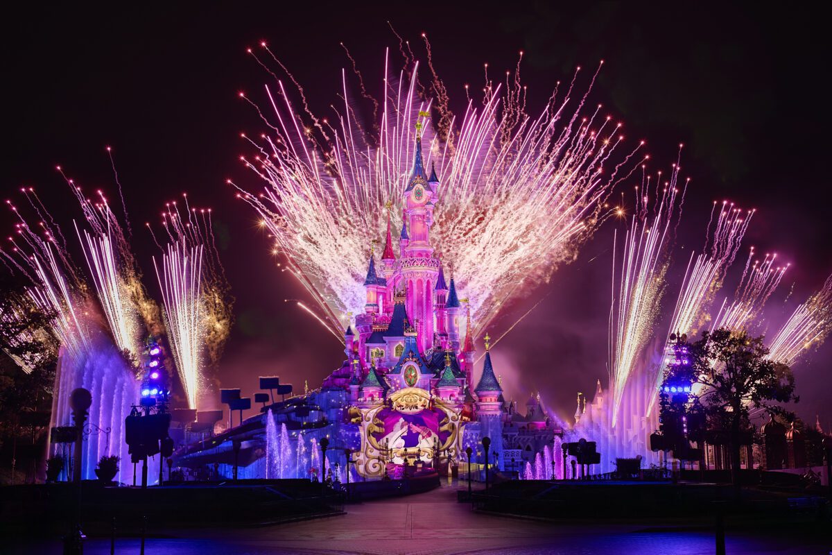 Disney Tales of Magic: brandneue Feuerwerkshow über dem Dornröschenschloss 2025