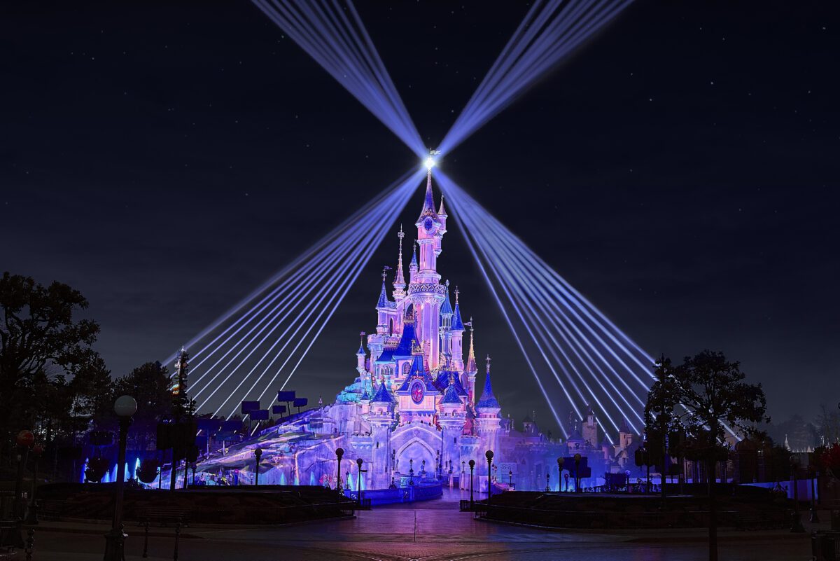 Disney Tales of Magic Feuerwerksshow in Disneyland Paris: Dornröschenschloss und Main Street, U.S.A. mit Projektionen und mehr