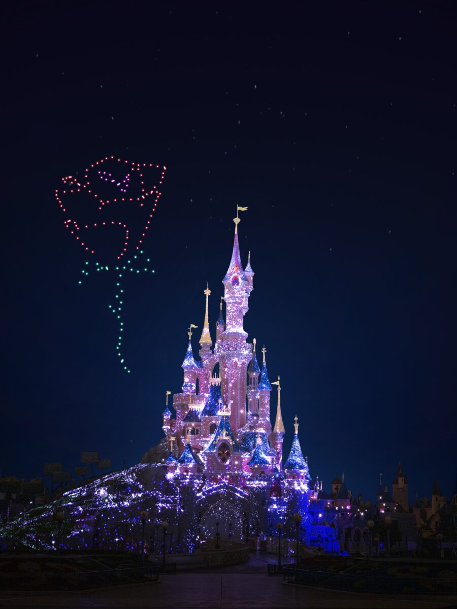 Disney Tales of Magic Feuerwerksshow in Disneyland Paris: Dornröschenschloss und Main Street, U.S.A. mit Projektionen und mehr