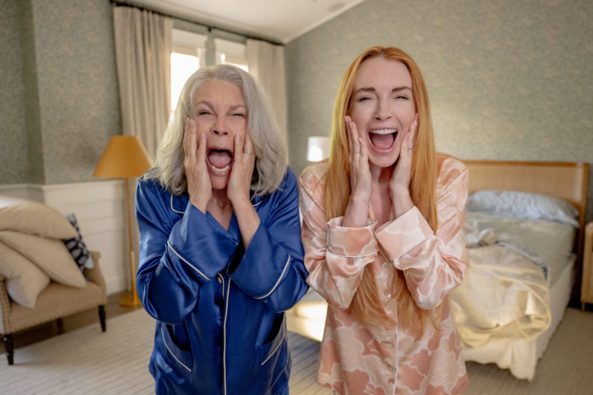 Jamie Lee Curtis als Tess Coleman und Lindsay Lohan als Anna Coleman im Trailer zu Disneys FREAKIER FRIDAY - ab 7. August 2025 im Kino