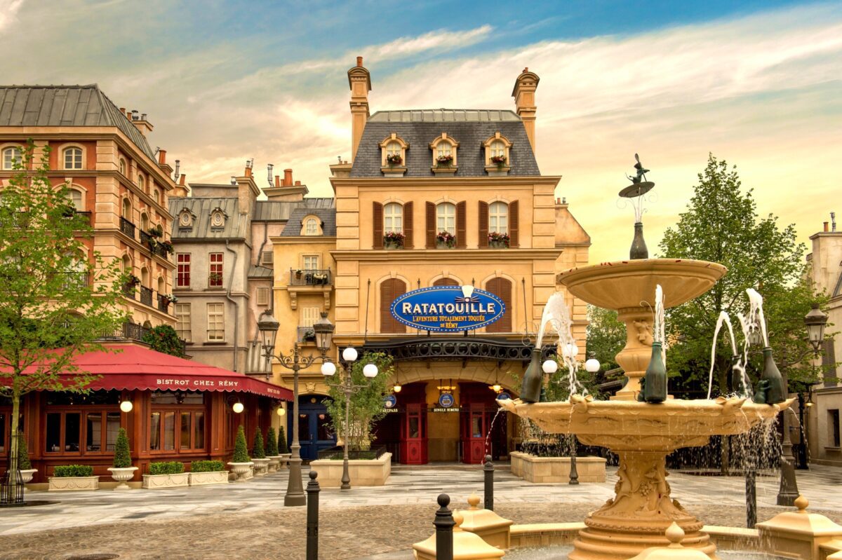 Place de Rémy - mit Remy's Ratatouille Adventure und Bistrot Chez Rémy im Walt Disney Studios Park in Disneyland Paris