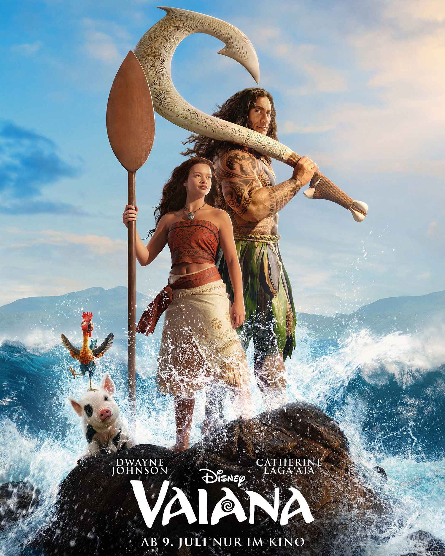 Vaiana Live Action Filmplakat mit Maui, Pua und Hei Hei und dem weiten Ozean im Hintergrund.