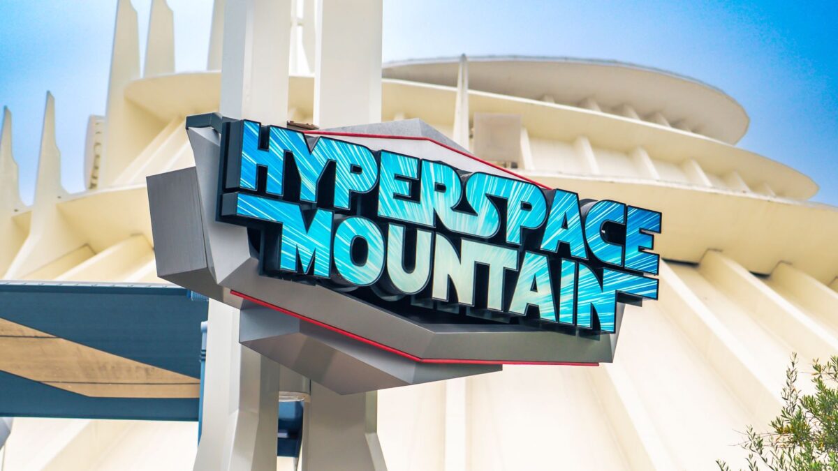 Ab dem 28. April wird aus dem Klassiker wieder "Hyperspace Mountain" - passend, um May the 4th zu feiern!