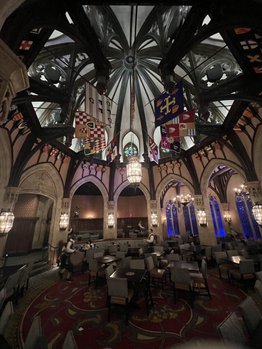 GRATIS Verpflegung & Getränke* in Walt Disney World (nur bis 31. März 2026!) – das sind unsere TOP 10 Restaurants für Disney Dining Plans 3 Free Disney Dining Plan in Cinderella’s Royal Table (Magic Kingdom Themenpark in Walt Disney World Resort in Orlando, Florida)
