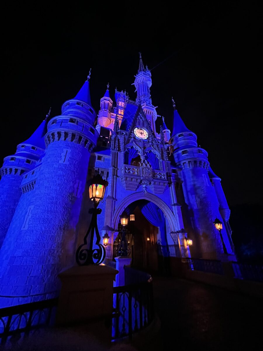 GRATIS Verpflegung & Getränke* in Walt Disney World (nur bis 31. März 2026!) – das sind unsere TOP 10 Restaurants für Disney Dining Plans 4 Cinderellas Schloss im Magic Kingdom