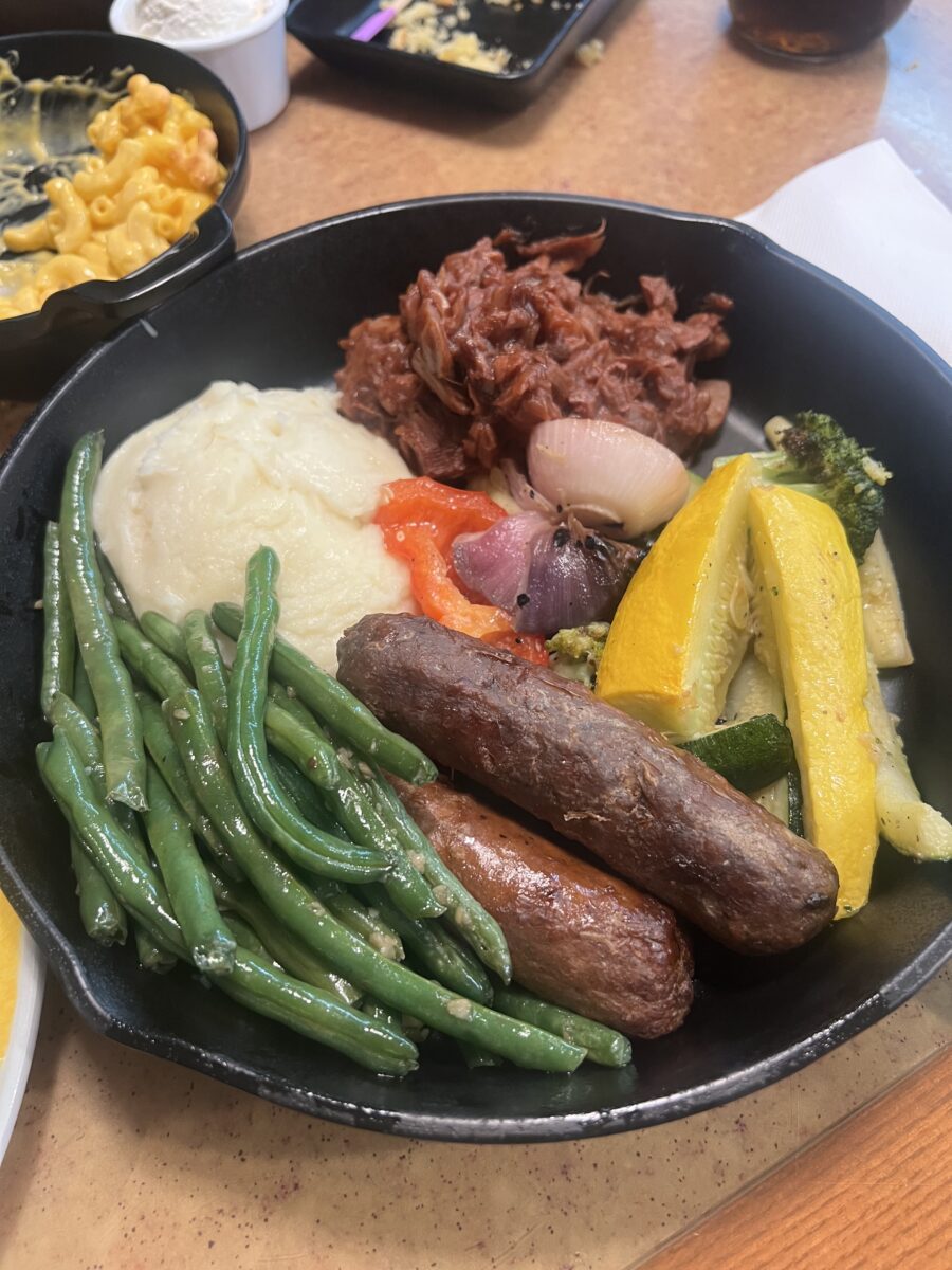 GRATIS Verpflegung & Getränke* in Walt Disney World (nur bis 31. März 2026!) – das sind unsere TOP 10 Restaurants für Disney Dining Plans 10 Spezielle Gerichte auch für Vegetarier und Veganer sind in Walt Disney World verfügbar