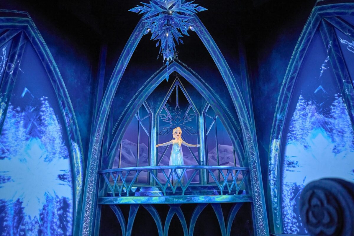 Diskussion über die aktuellen Disneyland Paris Preise für Frozen Ever After im Disney News Podcast