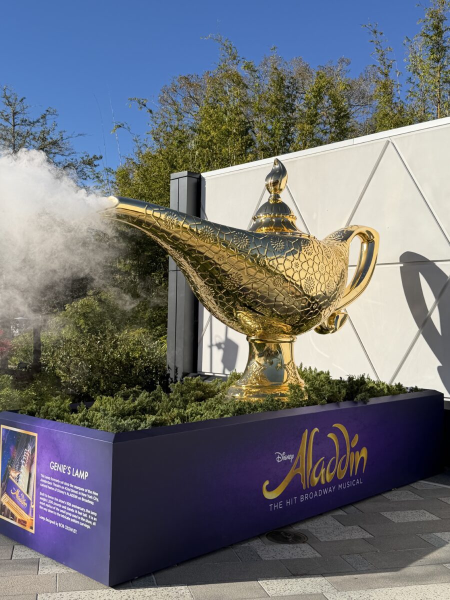 Disney on Broadway zeigt die Aladdin Wunderlampe in XXL Größe