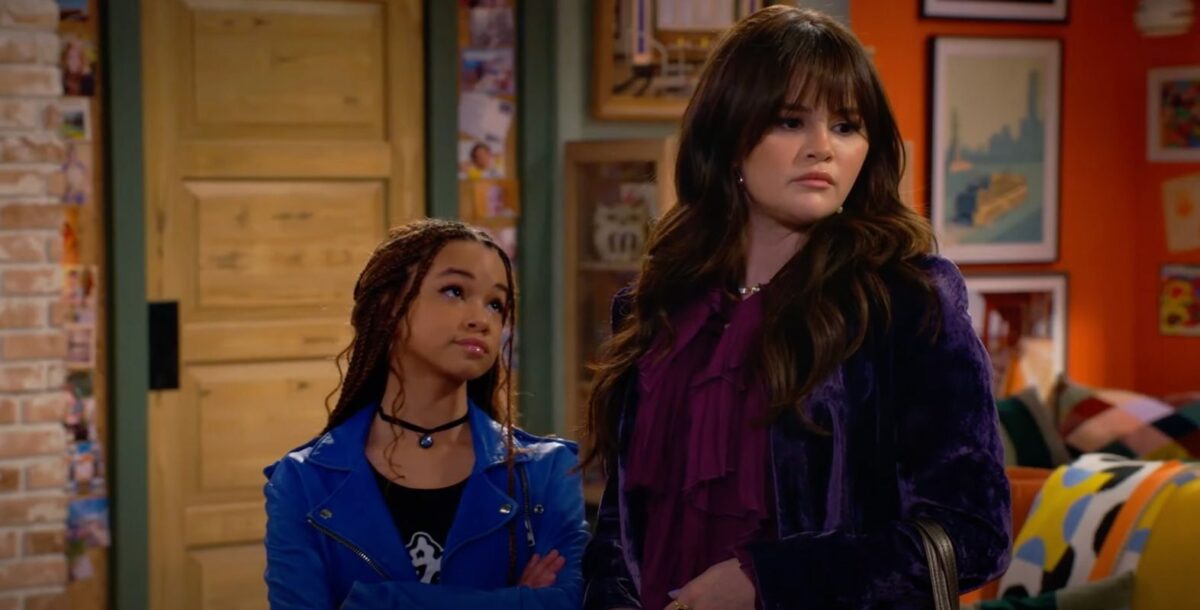 Janice LeAnn Brown beschreibt die Arbeit mit Selena Gomez als Alex Russo für Die neuen Zauberer vom Waverly Place / Wizards Beyond Waverly Place im exklusiven DisneyCentral.de-Interview