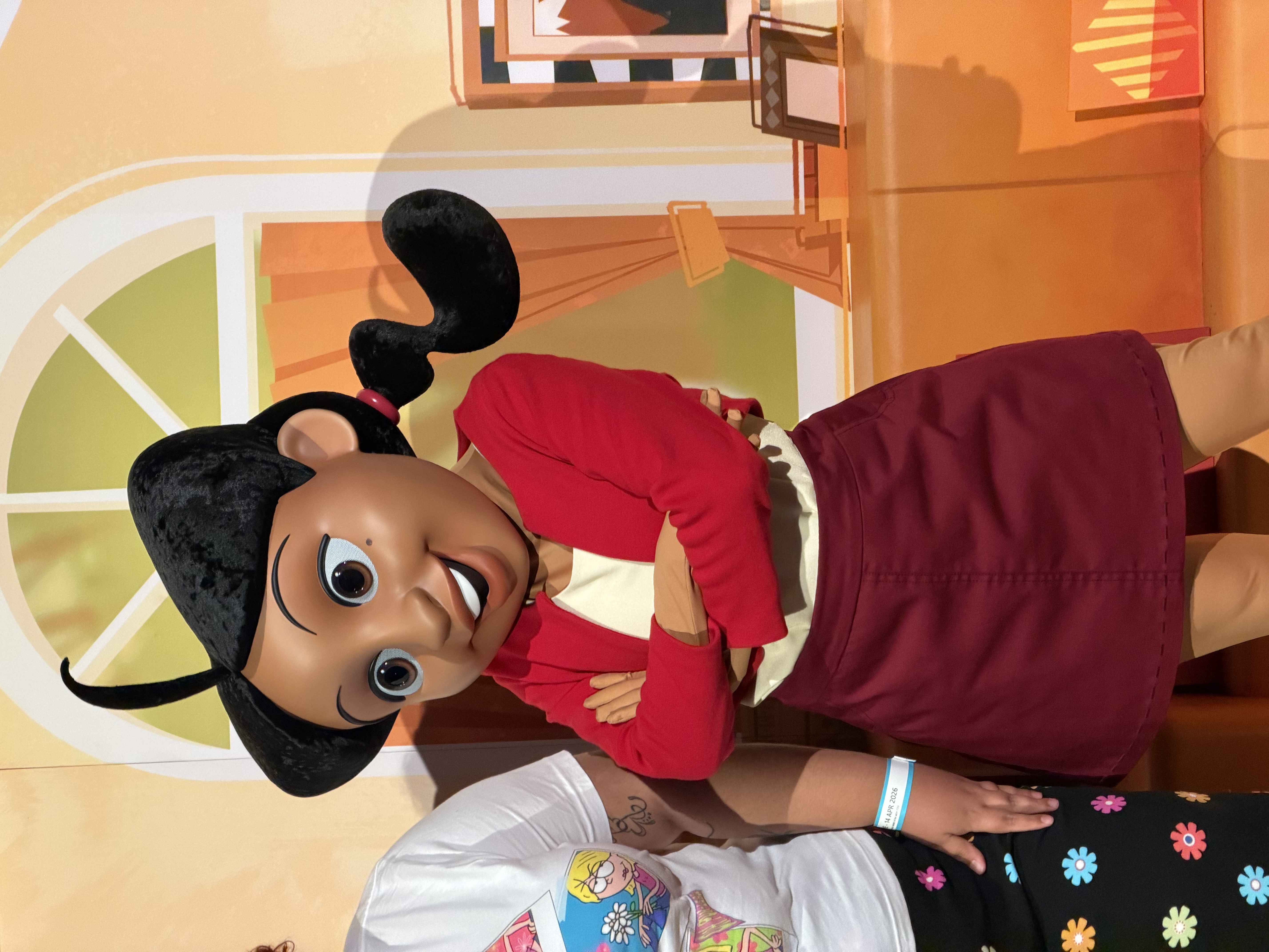 Penny Proud aus Die Prouds - Lauter und trauter macht ihr Debut in den Disney Parks