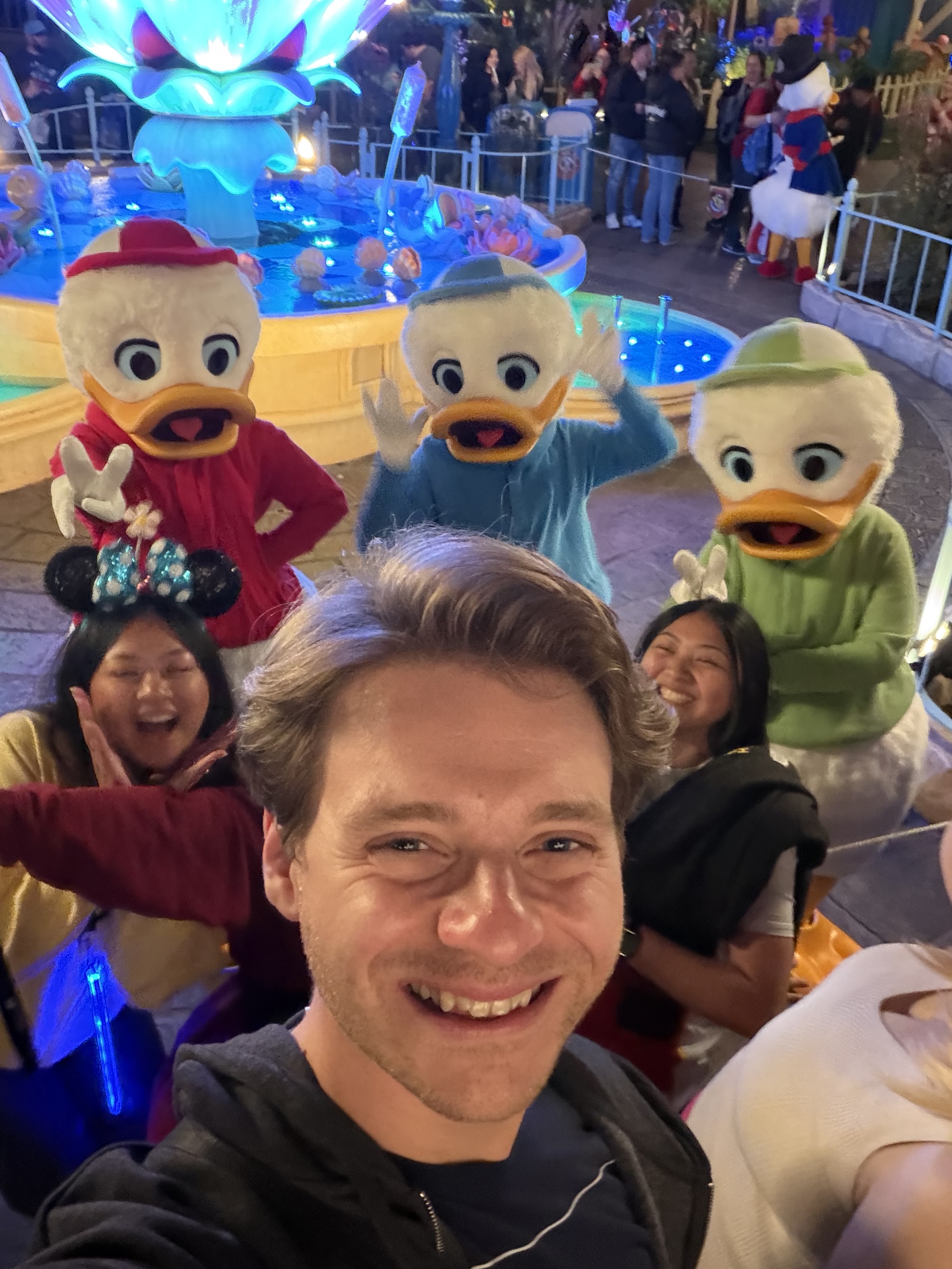 Tick, Trick und Track aus DuckTales waren aus Entenhausen zu Besuch in Mickey's Toontown